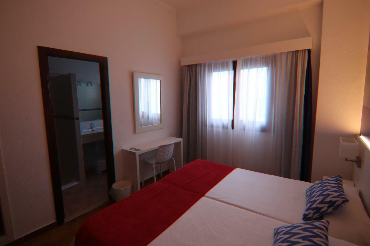 Economy Double or Twin Room Air Conditioning,806675082:JPEG